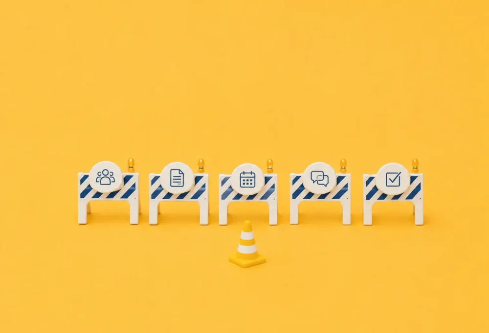 Illustration de panneaux de signalisation multiples mettant en lumière les différents points sur lesquels un contrôle URSSAF peut vous mettre à défaut.