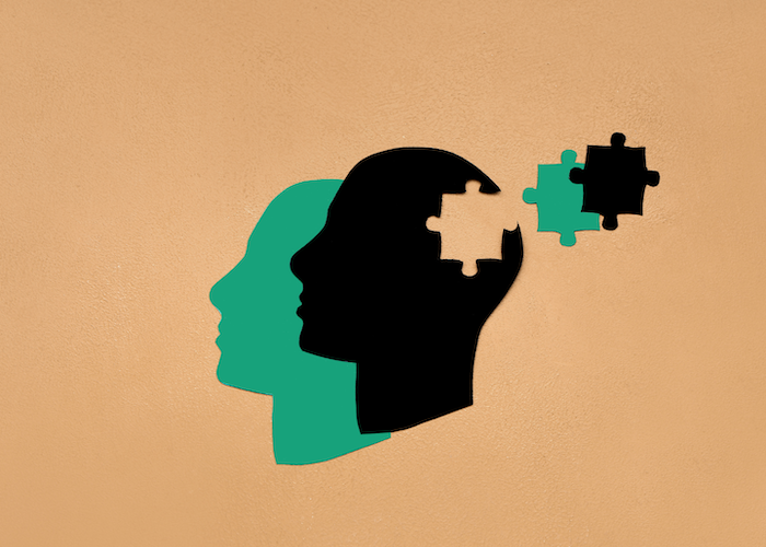 Illustrations de deux têtes juxtaposées avec deux pièces deux puzzles pour illustrer la gestion fragmentée de la santé et prévoyance