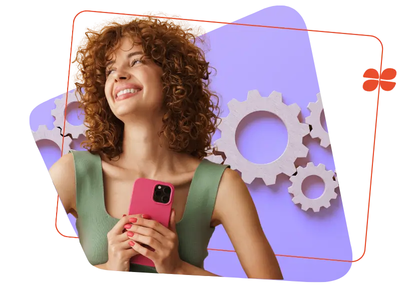 Salariée consultant son espace mySilae sur smartphone pour gérer sa mutuelle et sa prévoyance dans le cadre de la convention Syntec