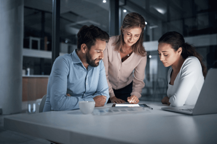 Collaborateurs Silae en réunion, en fin de journée