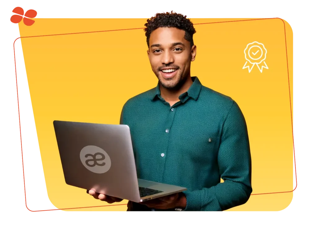 Personne tenant un ordinateur portable affichant le logo Silae, illustrant la solution de paie avec DSN mensuelle et annuelle pour une gestion fiable et conforme.