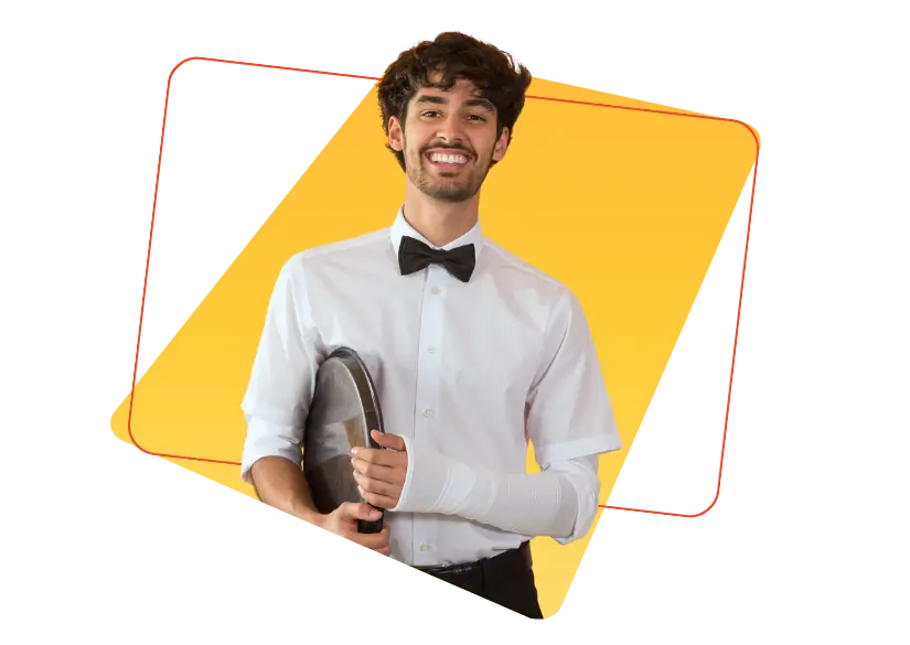 Serveur du secteur HCR avec un bras immobilisé, illustrant les risques professionnels couverts par la mutuelle HCR obligatoire