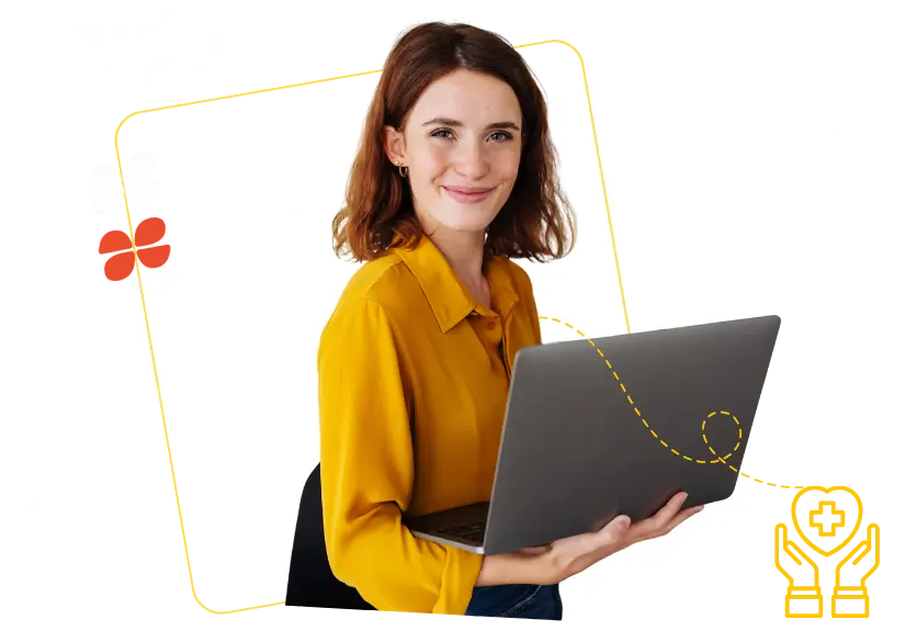 Salariée de bureau d’études utilisant un ordinateur portable, illustrant la gestion simple de la santé et de la prévoyance Syntec avec mySilae