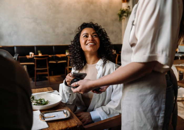 D’ici à 2026, les cinq millions de salariés qui utilisent des titres-restaurant n’auront plus de carnets en papier,