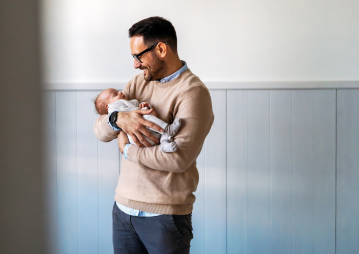 Le congé paternité et d’accueil de l’enfant est la période, après la naissance, pendant laquelle le second parent suspend son activité pour être auprès de son enfant.